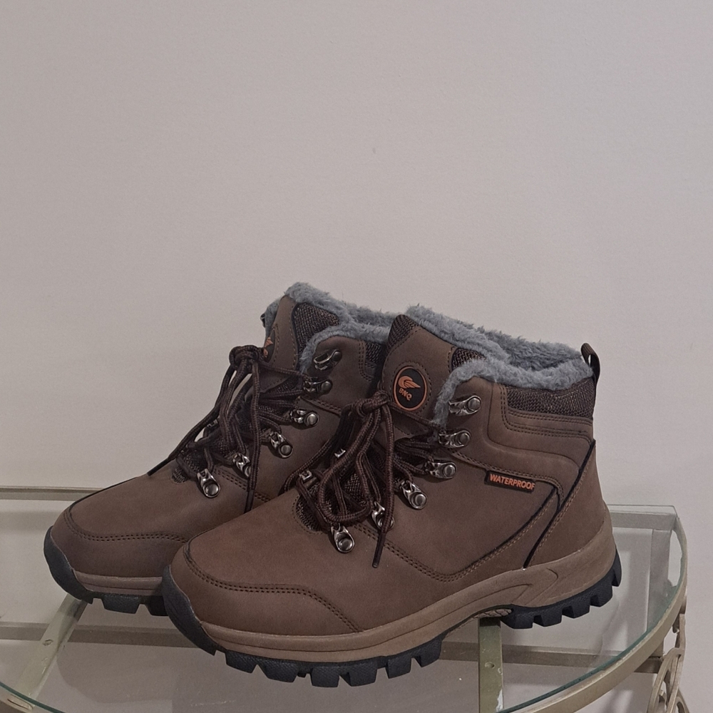NWOT- Men's BNQ Waterproof Hiking Outdoor Work Boots, Size 39 ( US 6.5-7 ).